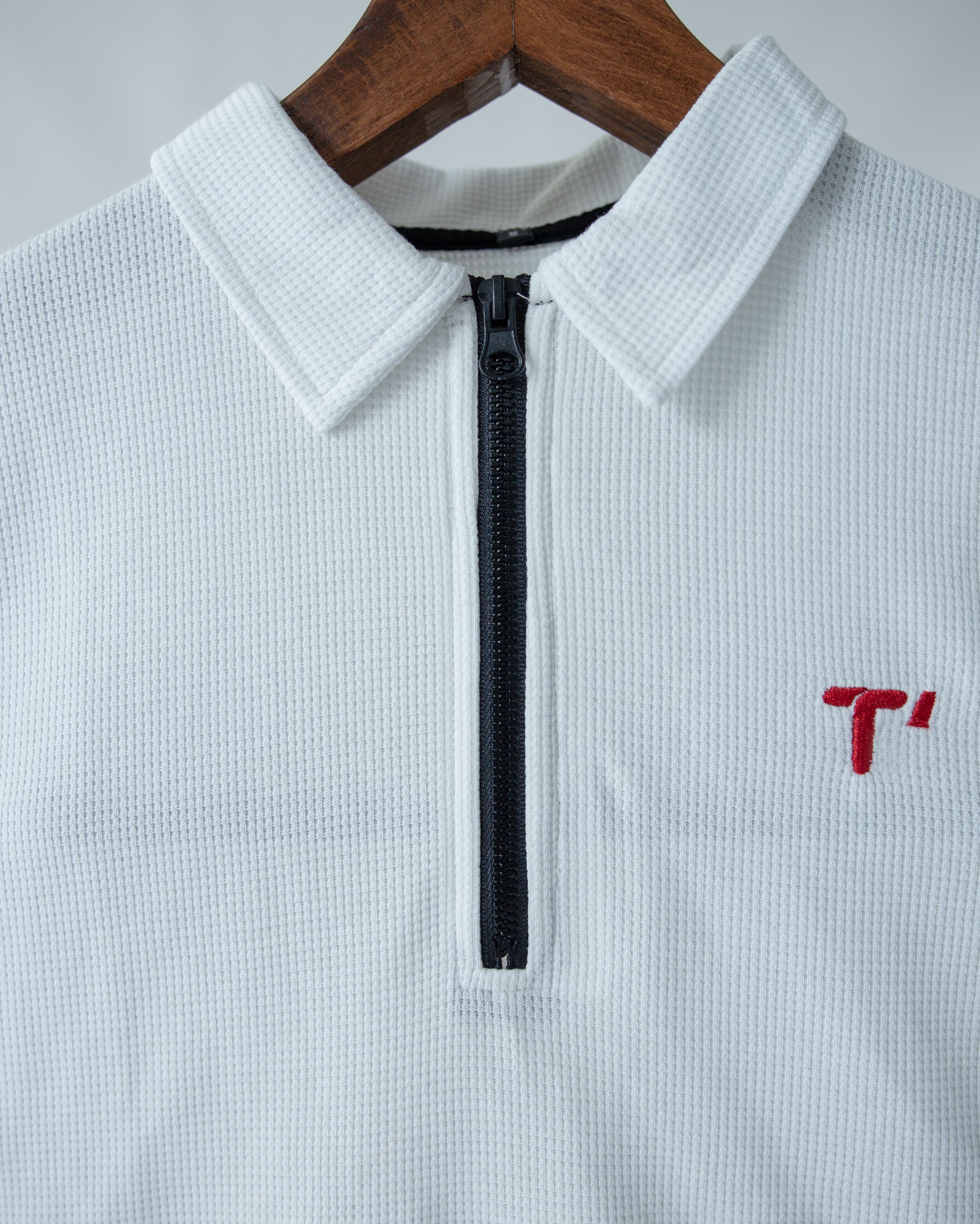 T’omves Beyaz Fermuarlı Polo Yaka T-Shirt