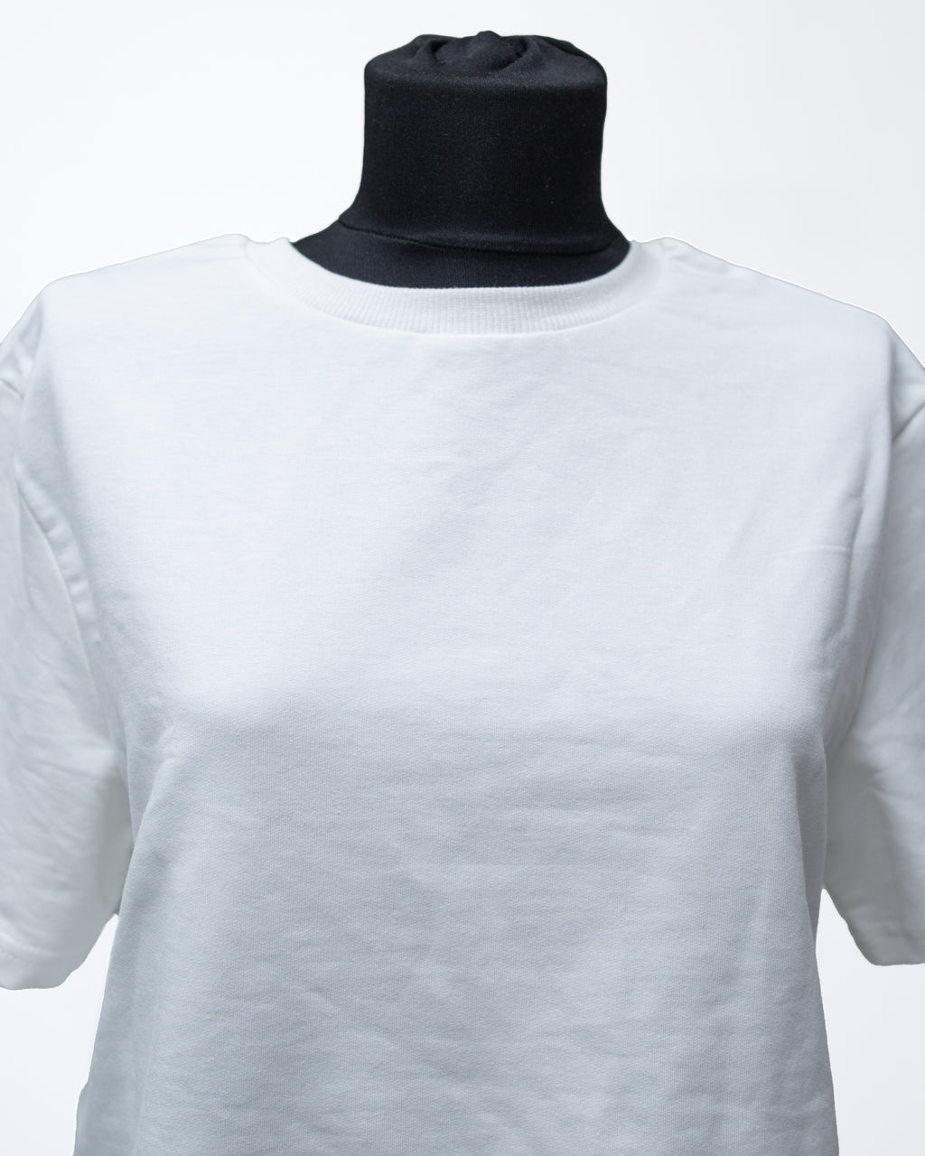T'OMVES BEYAZ OVERSİZE CROP TSHİRT